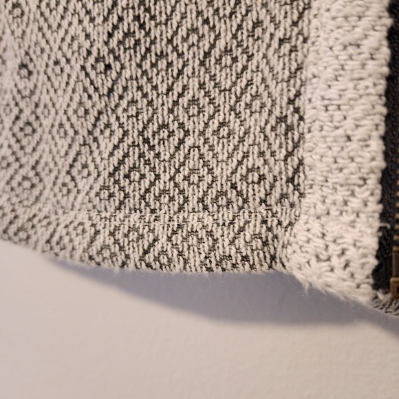 ✨2 for $5✨ Gray Patterned Offset Zip Up Sweater Style & Co Size Medium - Picture 2 of 8